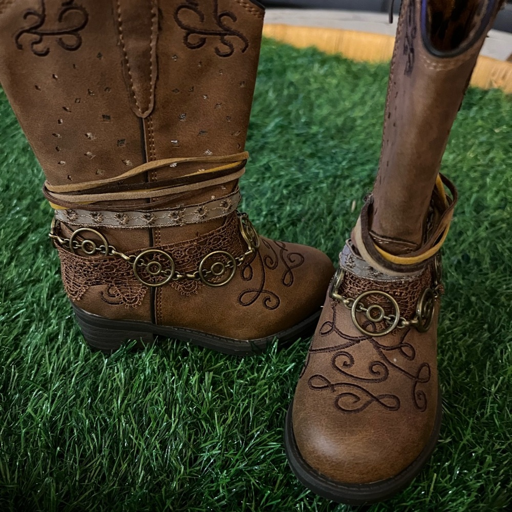 Brown Boots with Chain Detail